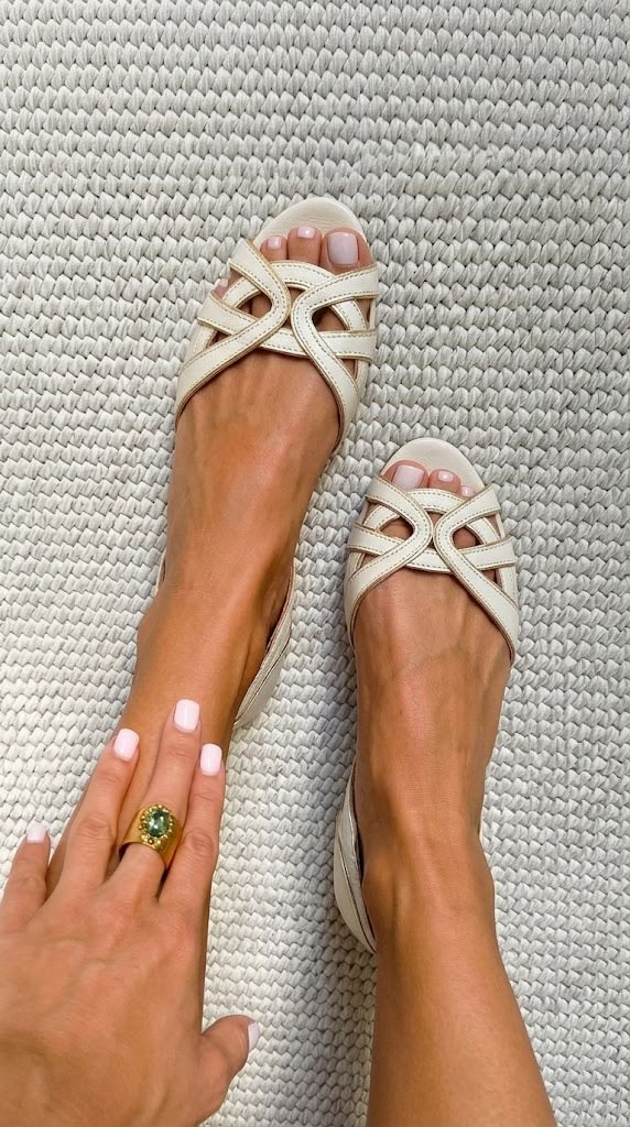 Camilla | Elegante Creme Geflochtene Sandalen