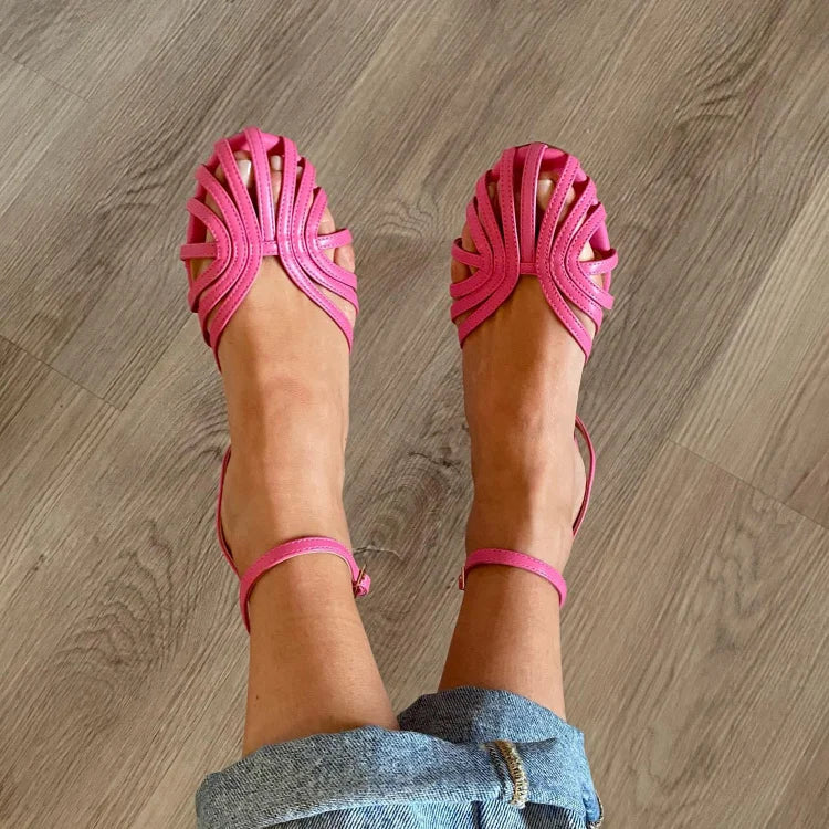 "Vittoria | Gouden Sieraden Sandalen" kann umgeschrieben werden als "Vittoria | Sandalen mit Goldschmuck".