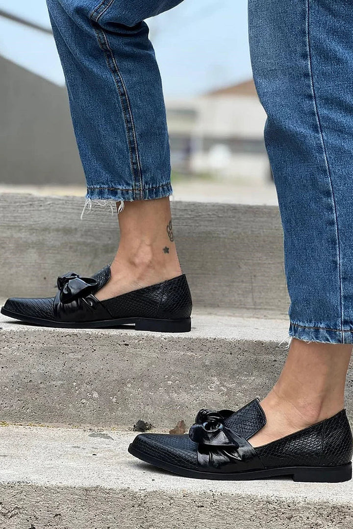 Chelsea - Elegante Slipper mit Schleife