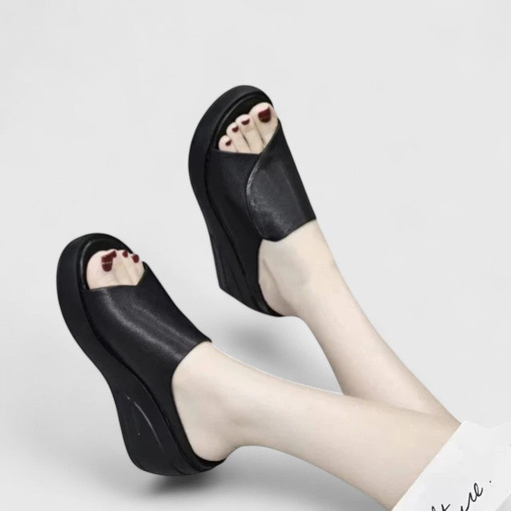 Wieteke | Orthopädische Sandalen mit erhöhtem Absatz