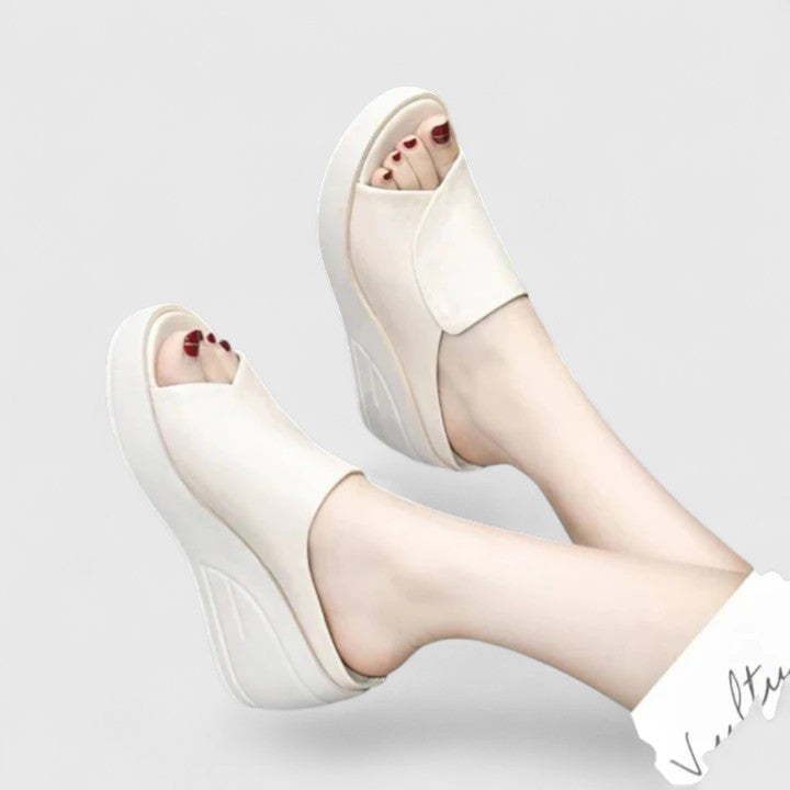 Wieteke | Orthopädische Sandalen mit erhöhtem Absatz