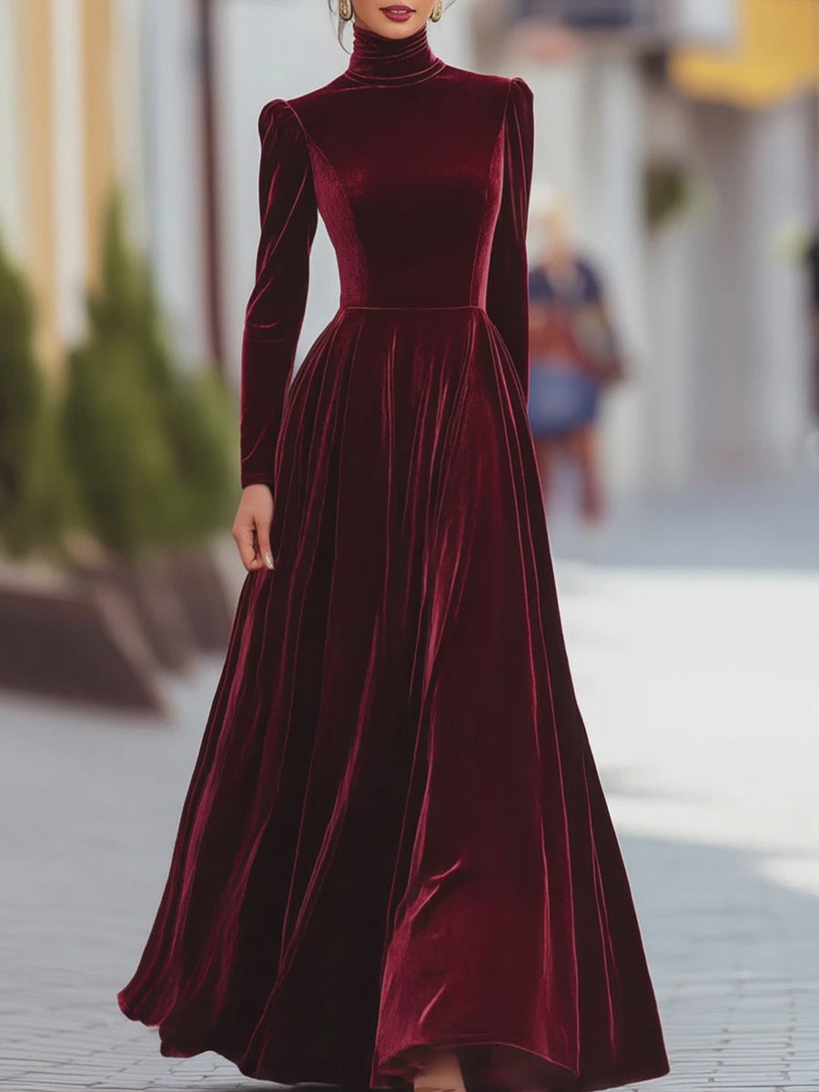 Famke | Maxikleid aus Samt mit hohem Hals