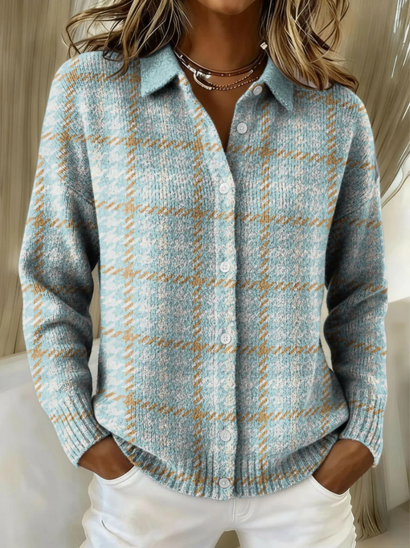 Johanna | Himmelblaue karierte Strickjacke mit Knöpfen