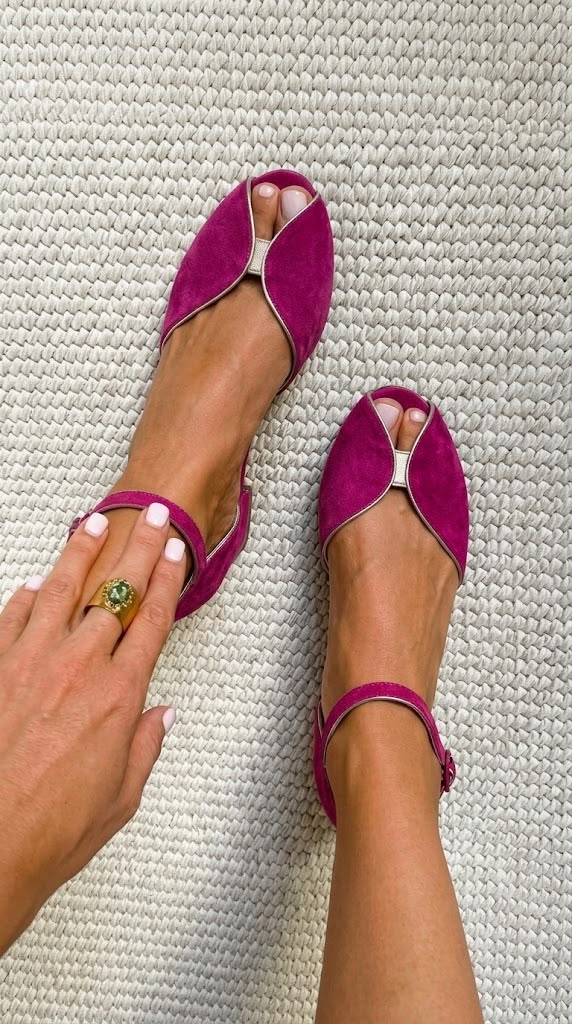 "Olivia | Elegante Salbeigrüne Sandalen" kann umformuliert werden als "Olivia | Stilvolle Salbeigrüne Sandalen".