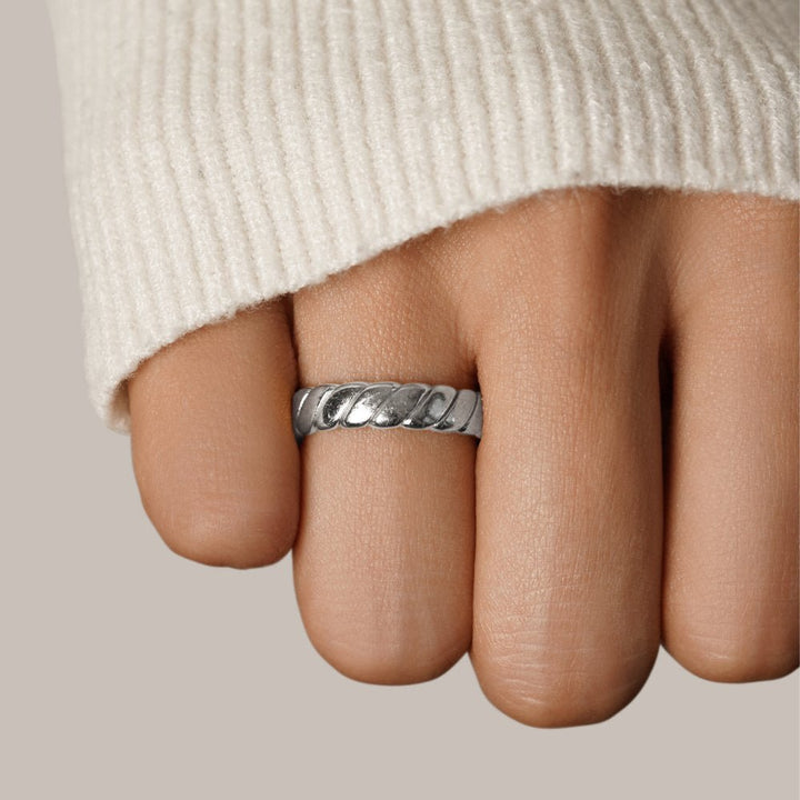 Spiralförmiger Infinity-Ring aus Silber Calira