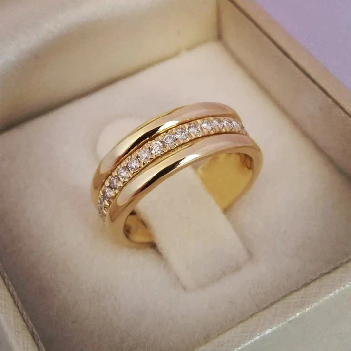 Sarah - Vintage Ring mit Eingearbeiteten Zirkonia