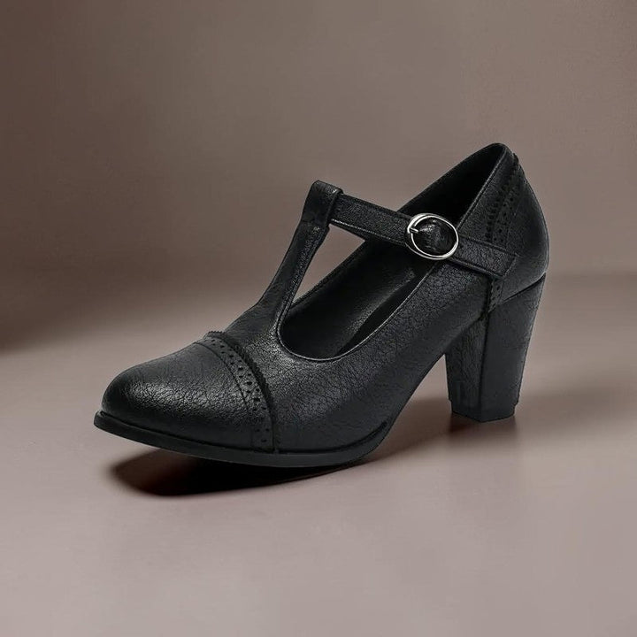 ELINE | LOCHGENAGELTE ABSATZSCHUHE MIT RIEGEL