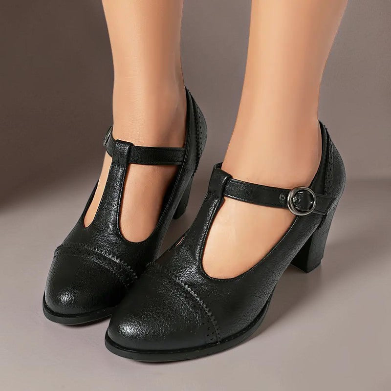 ELINE | LOCHGENAGELTE ABSATZSCHUHE MIT RIEGEL