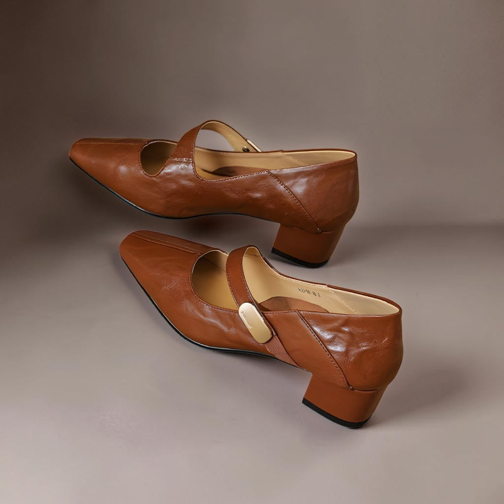 NIENKE | MARY JANES MIT QUADRATISCHER SPITZE UND GOLDENEM ZIERBAND