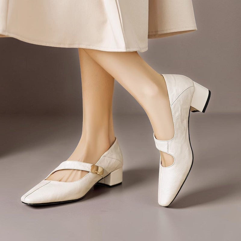 NIENKE | MARY JANES MIT QUADRATISCHER SPITZE UND GOLDENEM ZIERBAND