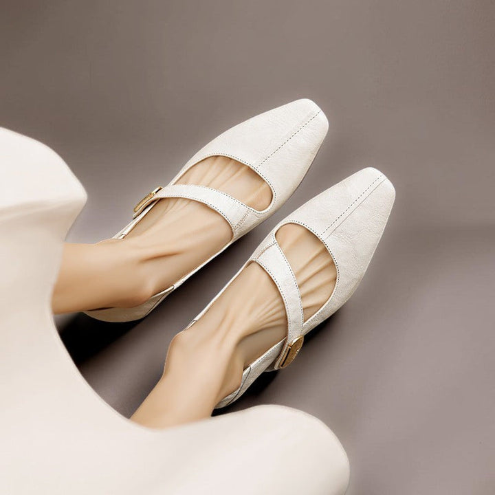 NIENKE | MARY JANES MIT QUADRATISCHER SPITZE UND GOLDENEM ZIERBAND