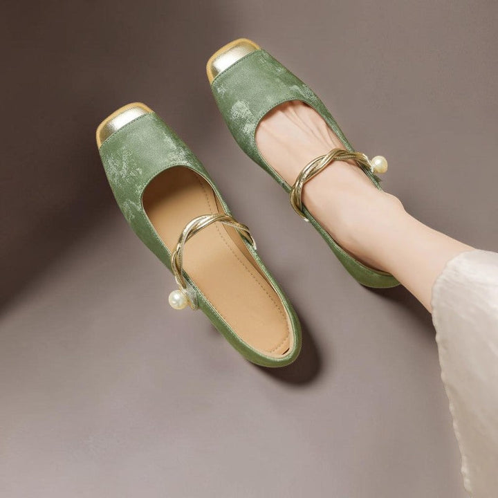FENNA | MARY JANES MIT QUADRATISCHER SPITZE UND PERLEN