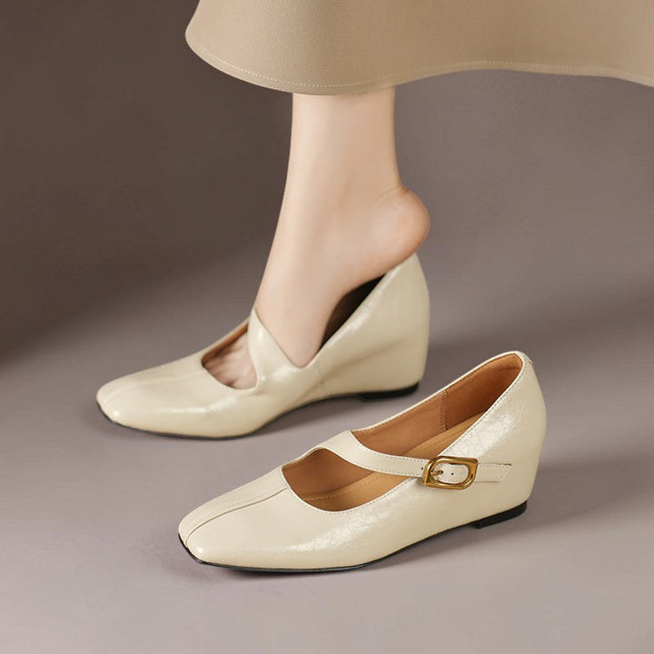 TESS | LEREN MARY JANES MIT VIERKANTER SPITZE